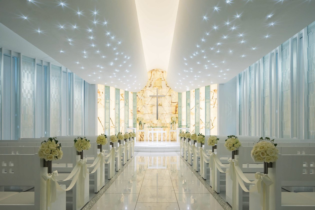 シーンに合わせて照明の明暗が変わるとより幻想的な印象に