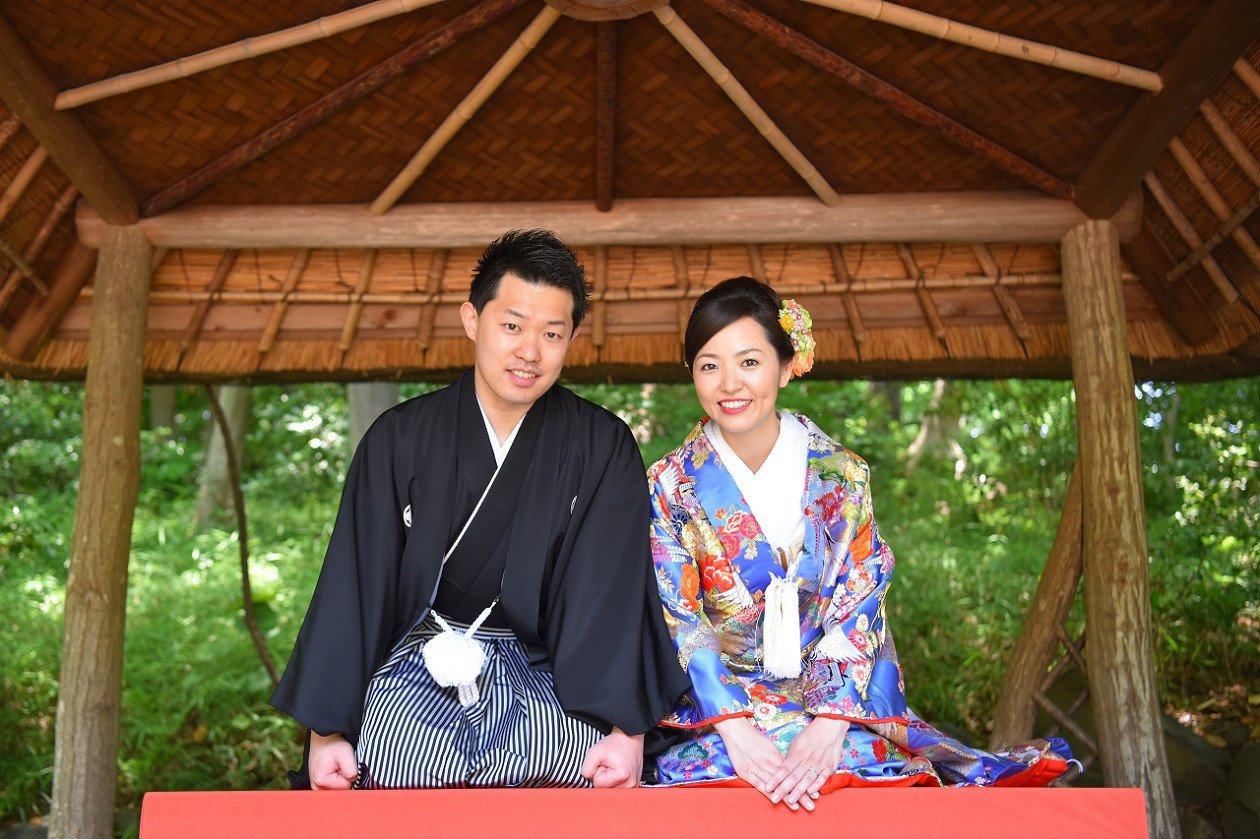 和装ならではのポーズを小石川後楽園で