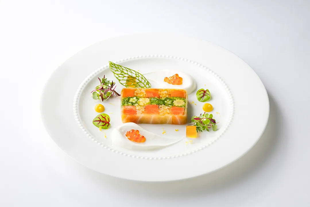 おふたりのスタイルに合わせてパティシエがオーダーメイドのウェディングケーキ