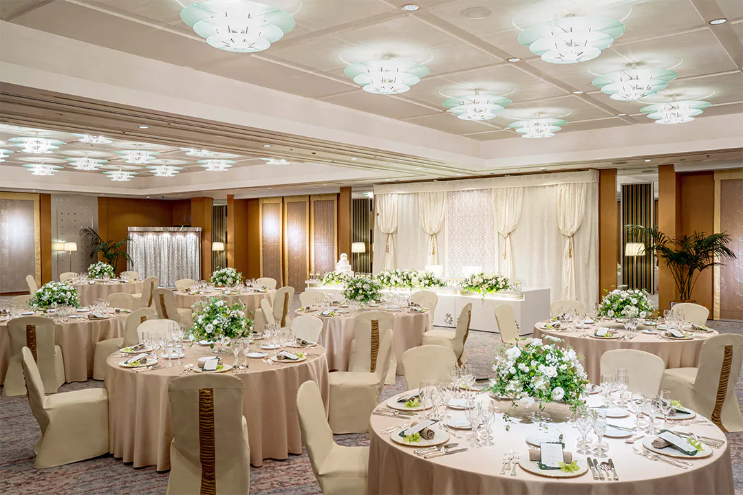 【シンシア】大人のかわいらしさが引き立つ披露宴会場